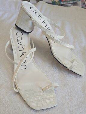 NWOT Calvin Klein Belma2 Sandals